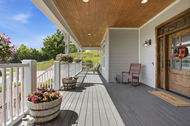 1318 Theta Pike, Columbia, TN 38401