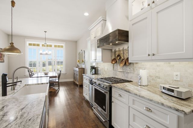 1318 Theta Pike, Columbia, TN 38401