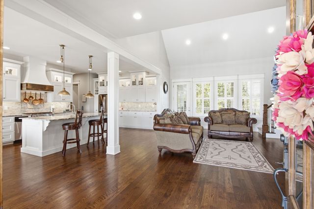 1318 Theta Pike, Columbia, TN 38401