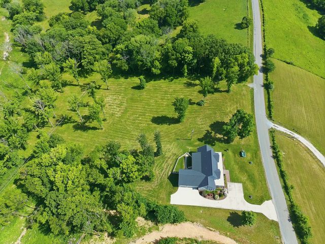 1318 Theta Pike, Columbia, TN 38401