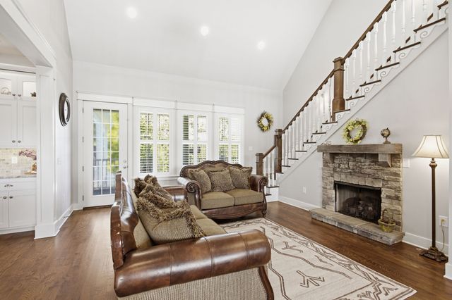 1318 Theta Pike, Columbia, TN 38401