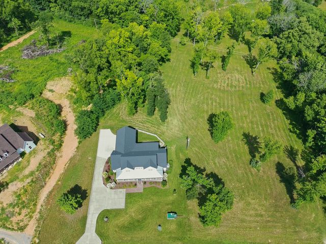 1318 Theta Pike, Columbia, TN 38401