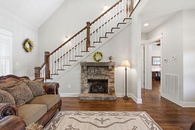 1318 Theta Pike, Columbia, TN 38401