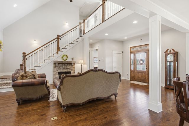 1318 Theta Pike, Columbia, TN 38401