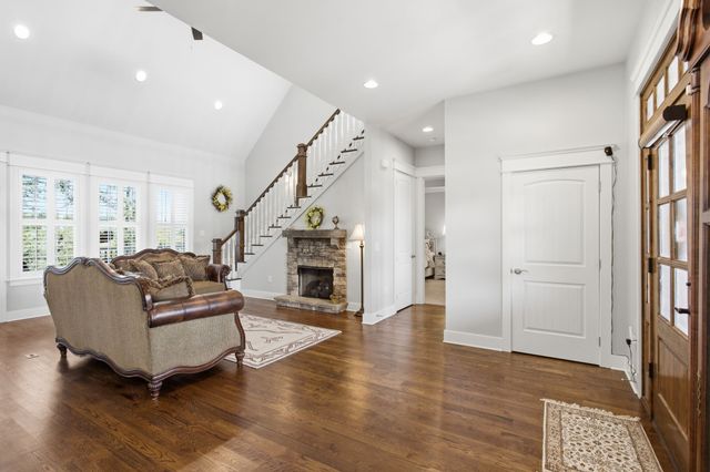 1318 Theta Pike, Columbia, TN 38401