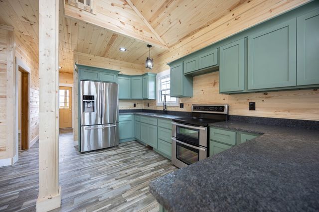 433 Woodlands Way, Russell Springs, KY 42642