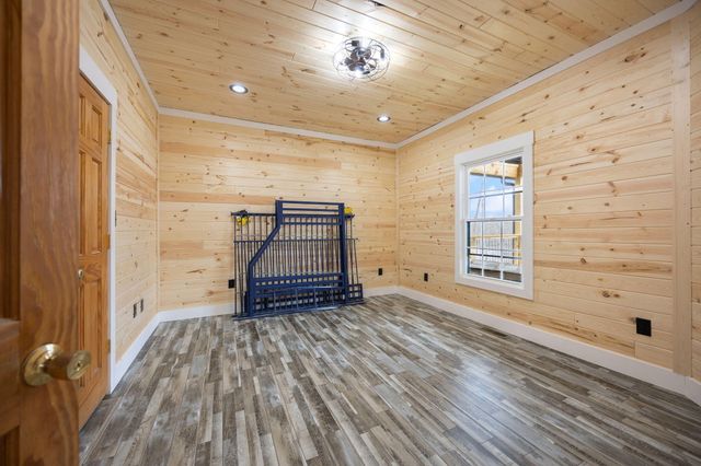 433 Woodlands Way, Russell Springs, KY 42642