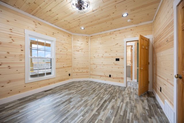 433 Woodlands Way, Russell Springs, KY 42642