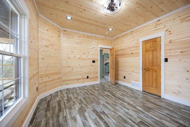 433 Woodlands Way, Russell Springs, KY 42642