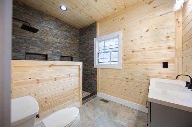 433 Woodlands Way, Russell Springs, KY 42642