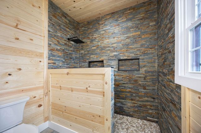 433 Woodlands Way, Russell Springs, KY 42642