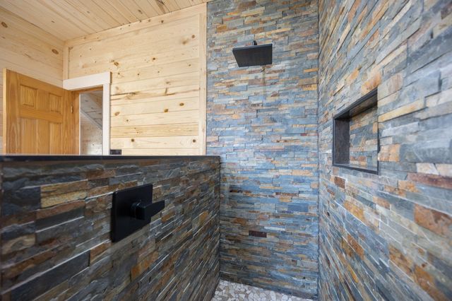 433 Woodlands Way, Russell Springs, KY 42642