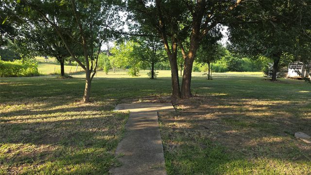 1664 HWY 56 E, Bonham, TX 75418