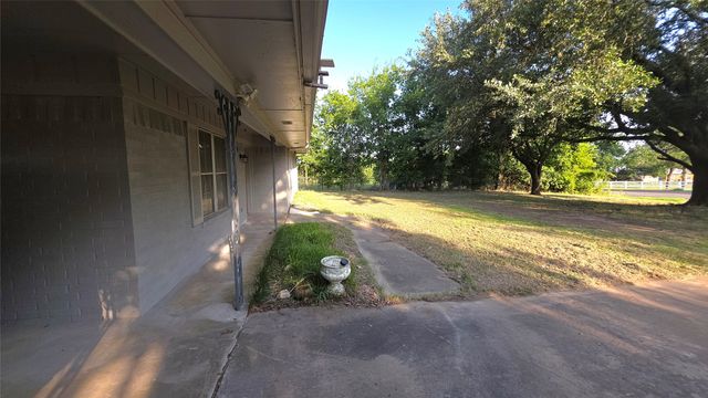 1664 HWY 56 E, Bonham, TX 75418
