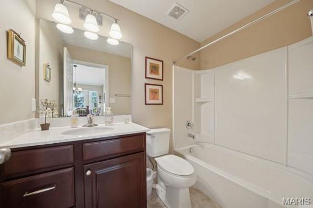 16164 Amber Vista Drive, Ballwin, MO 63021