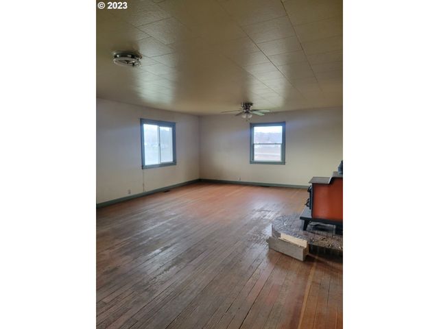 61993 QUAIL Rd, La Grande, OR 97850