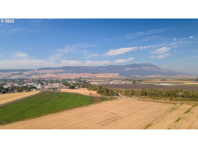 61993 QUAIL Rd, La Grande, OR 97850