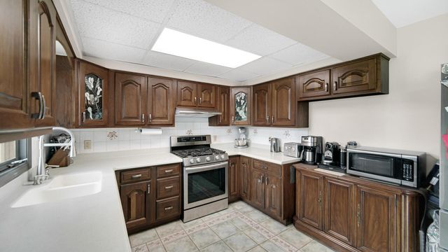 649 W 128th Court, Crown Point, IN 46307