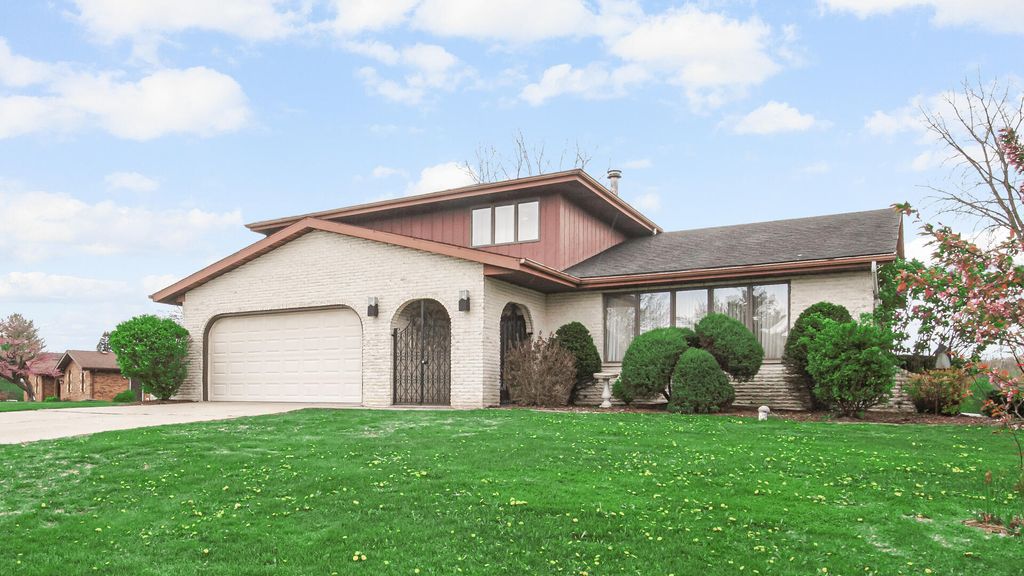 649 W 128th Court, Crown Point, IN 46307