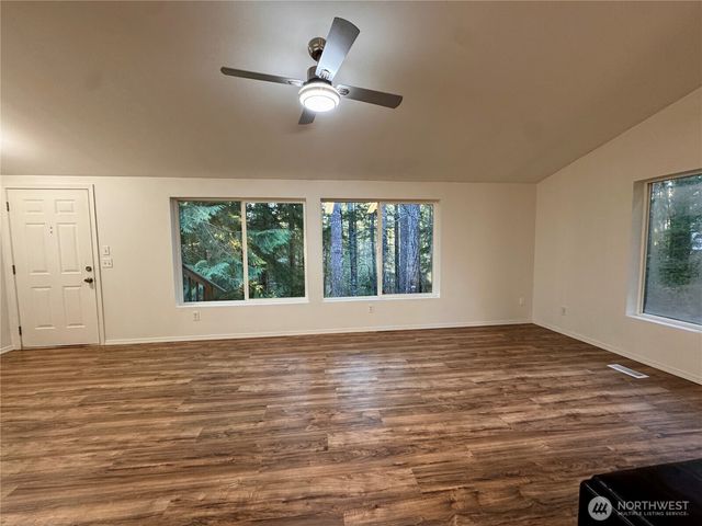 91 N Gadwall Place N, Hoodsport, WA 98548