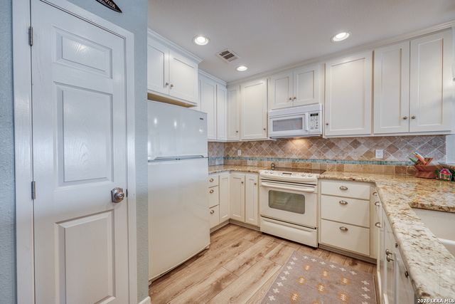 806 Highcrest Dr Apt 13, Granite Shoals, TX 78654