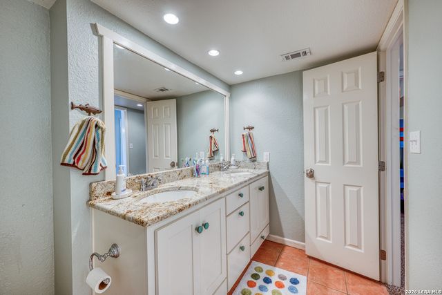 806 Highcrest Dr Apt 13, Granite Shoals, TX 78654