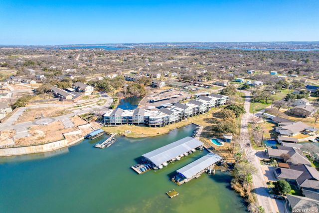 806 Highcrest Dr Apt 13, Granite Shoals, TX 78654