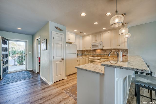 806 Highcrest Dr Apt 13, Granite Shoals, TX 78654