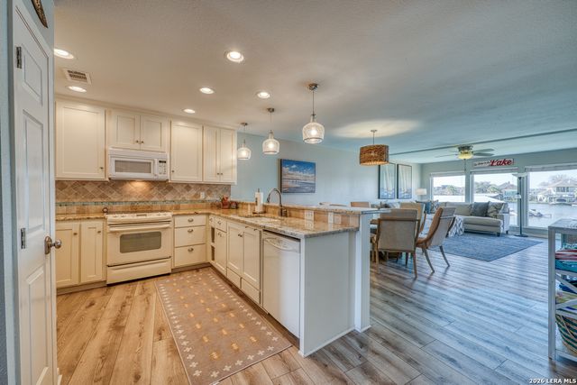 806 Highcrest Dr Apt 13, Granite Shoals, TX 78654