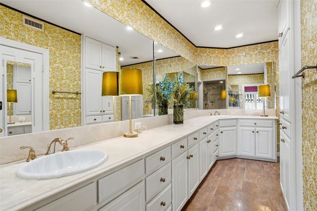 4106 Shady Valley Drive, Arlington, TX 76013