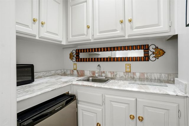 4106 Shady Valley Drive, Arlington, TX 76013