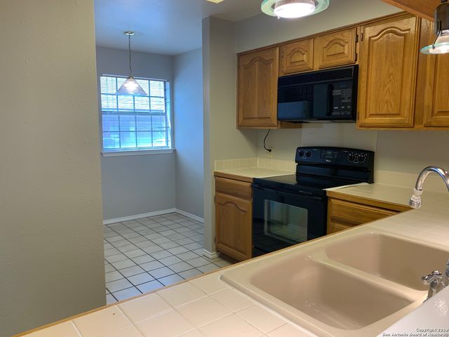 7930 Roanoke Run Apt 904, San Antonio, TX 78240