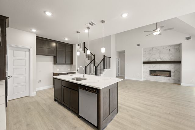 931 Richard Pittmon Drive, Desoto, TX 75115