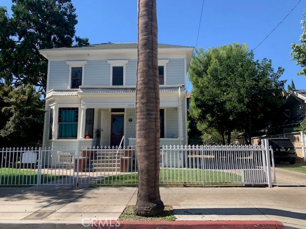1210 N Ross Street, Santa Ana, CA 92701 — exterior
