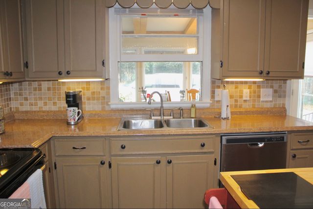 1800 Malco Drive, West Point, GA 31833