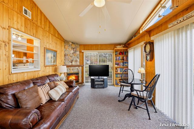 4612 13 Mile Road, Rockford, MI 49341