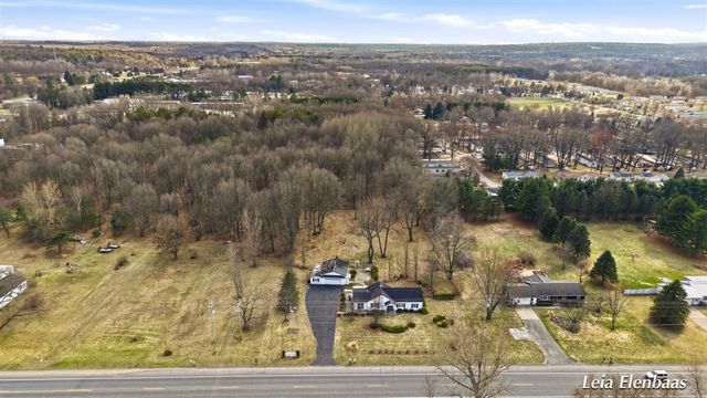 4612 13 Mile Road, Rockford, MI 49341