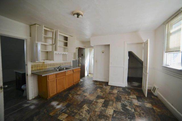 2856 N Holton STREET, Milwaukee, WI 53212