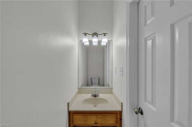 613 Creekside CT, Chesapeake, VA 23320