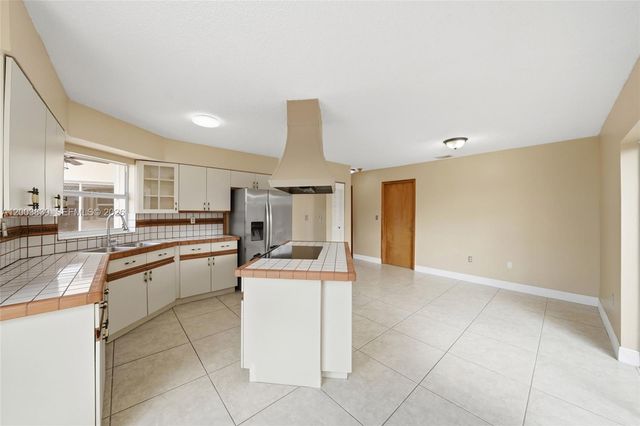 631 SW 88th Ct, Miami, FL 33174