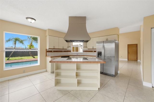 631 SW 88th Ct, Miami, FL 33174