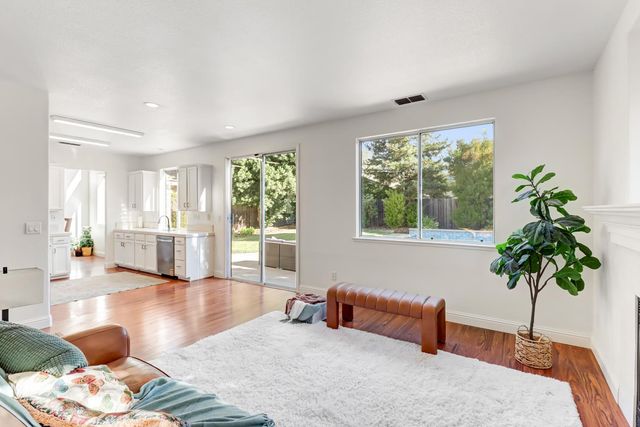 1120 Colina Ct, Davis, CA 95618