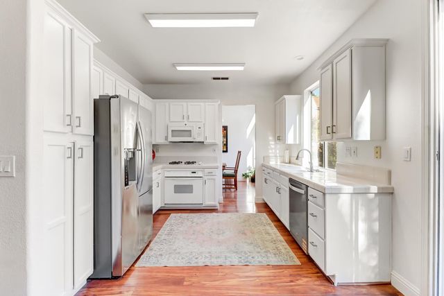 1120 Colina Ct, Davis, CA 95618