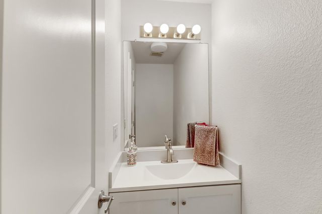 1120 Colina Ct, Davis, CA 95618