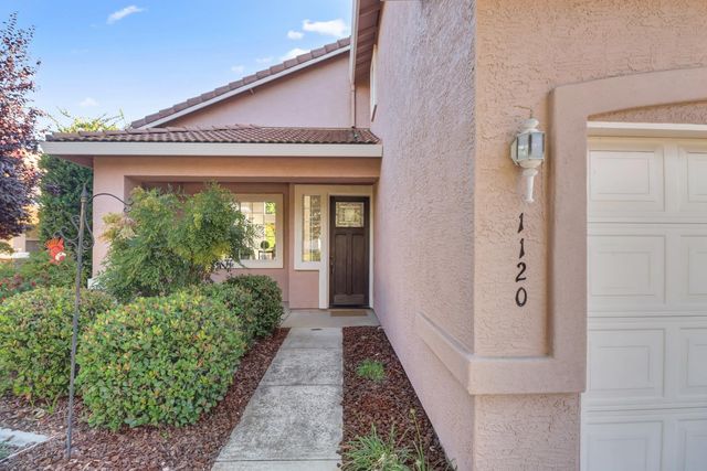 1120 Colina Ct, Davis, CA 95618