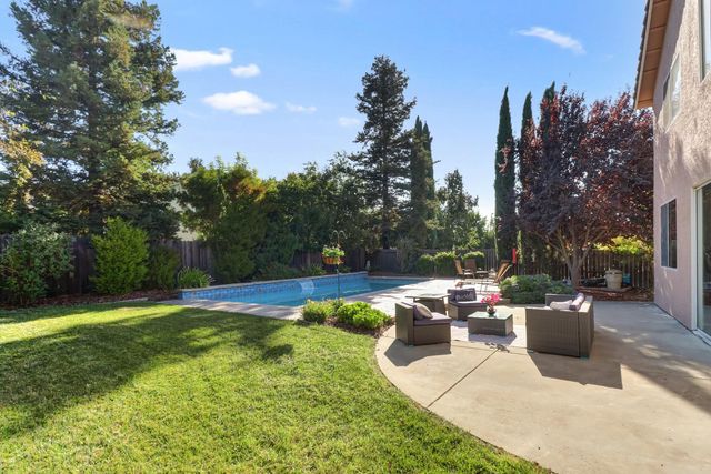 1120 Colina Ct, Davis, CA 95618