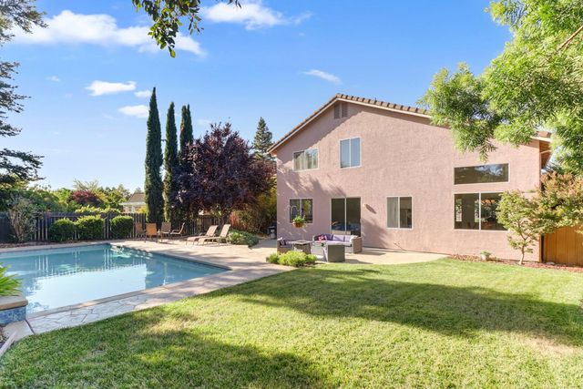 1120 Colina Ct, Davis, CA 95618