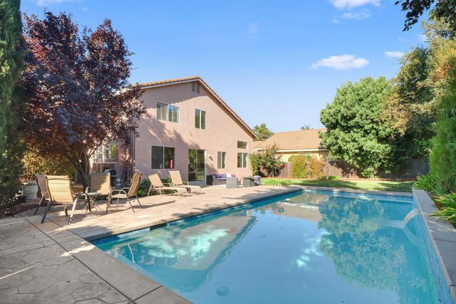 1120 Colina Ct, Davis, CA 95618