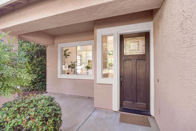 1120 Colina Ct, Davis, CA 95618