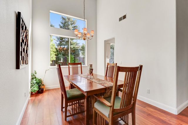 1120 Colina Ct, Davis, CA 95618